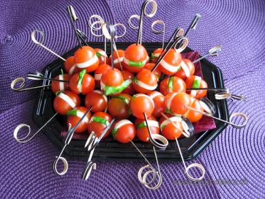 Teller Tomaten-Basilikum Spiesse